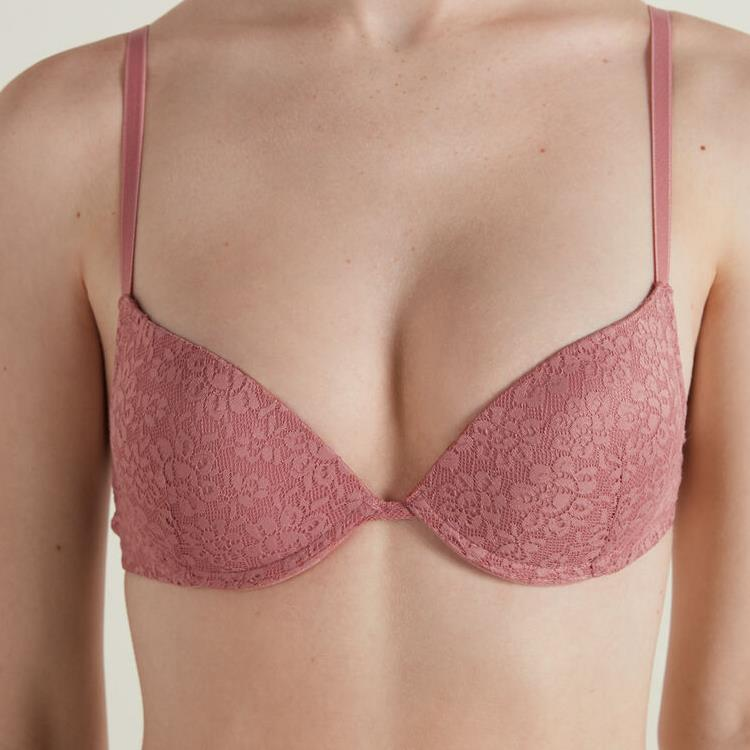 Choisir le soutien-gorge sans coussinets ni armatures idéal pour s'adapter à une grosse poitrine