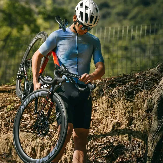 Les survêtements de cyclisme sont la dernière tendance de la mode