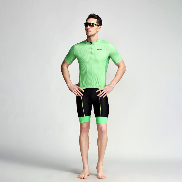 Tenue de cyclisme riche et dynamique