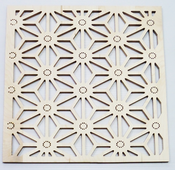 5 null 镂空窗花造型雕刻板 保有原始木材纹路加以设计雕刻,可屿抖