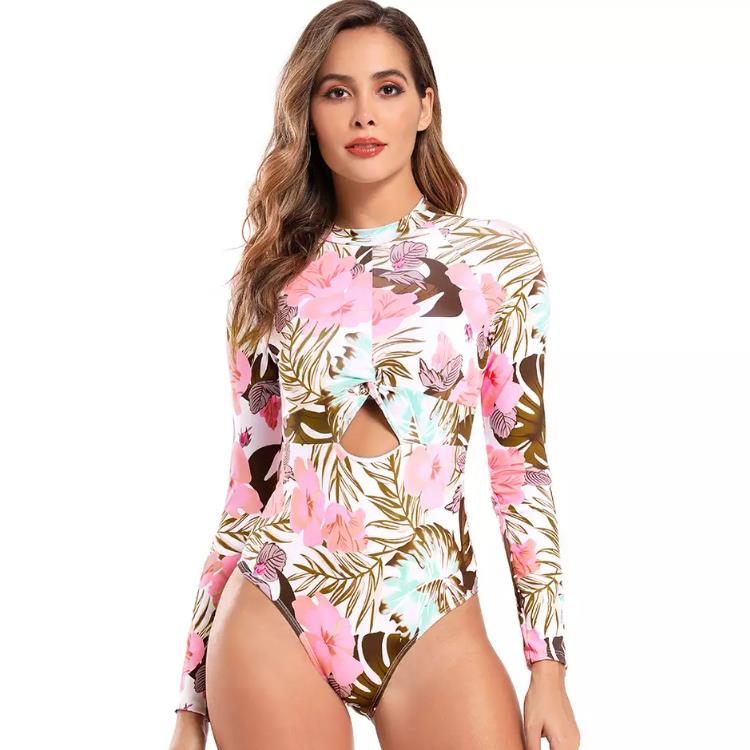 Maillot de bain une pièce à manches longues et protection UV