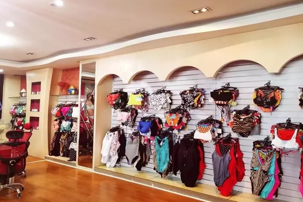 Showing Room