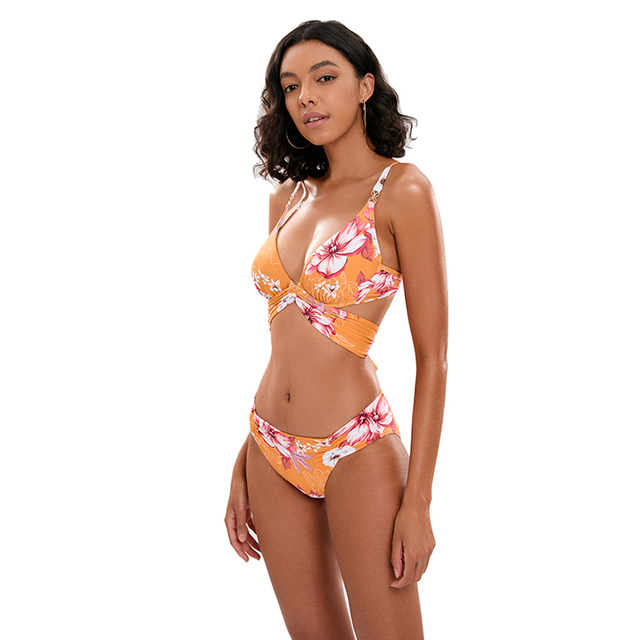 Set bikini a triangolo con ferretto