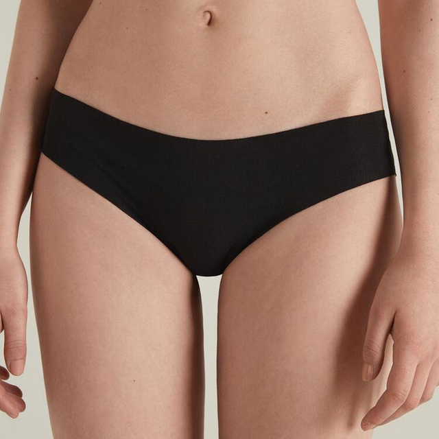 Ropa interior negra elástica sin costuras para mujer