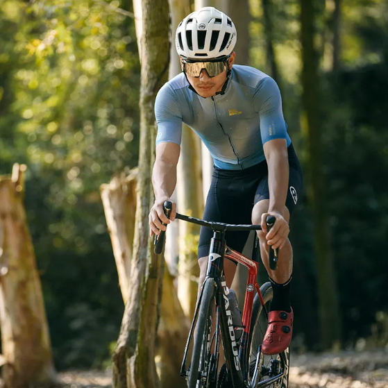 Maglie da ciclismo comode ed eleganti da uomo