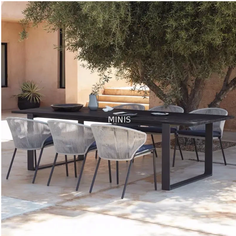 outdoor dining table table à manger extérieure