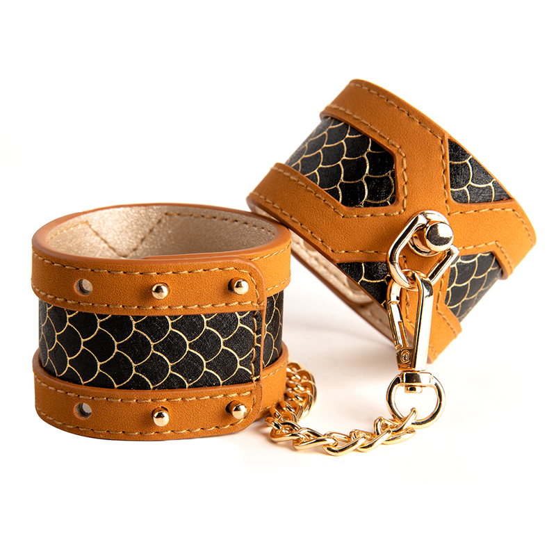 Hot 6Pcs/set Sex Toys For Woman PU Leather SM Sex Bondage Set Hand Cuffs Footcuff Whip Rope Blindfold Erotic Sex Toy For Couple