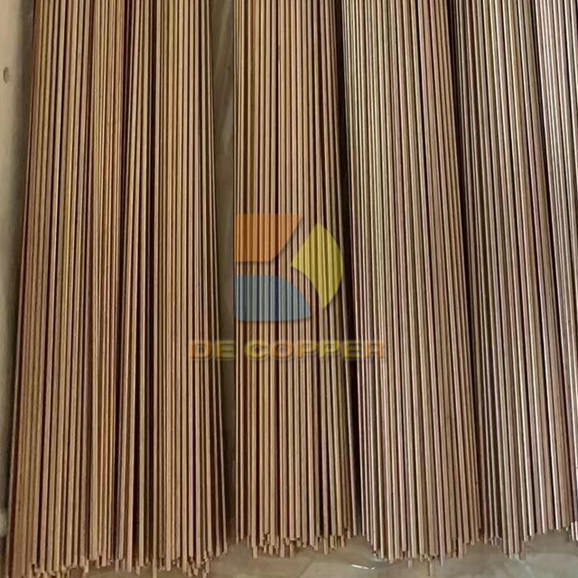 La ‌‌barra de bronce al esta&ntilde;o‌ es una varilla de bronce con esta&ntilde;o como principal elemento de aleaci&oacute;n y su contenido de esta&ntilde;o generalmente oscila entre el 3% y el 14%. La varilla de bronce y esta&ntilde;o tiene excelentes propiedades mec&aacute;nicas, resistencia al desgaste y a la corrosi&oacute;n, y se usa ampliamente en diversos campos industriales. Con una variedad de formas y dimensiones personalizables, la varilla de bronce y esta&ntilde;o fabricada por DETONG satisface diversas necesidades de fabricaci&oacute;n.