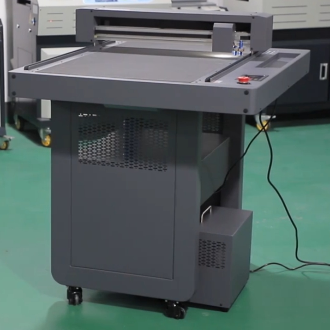 A die cutting machine Una máquina troqueladora