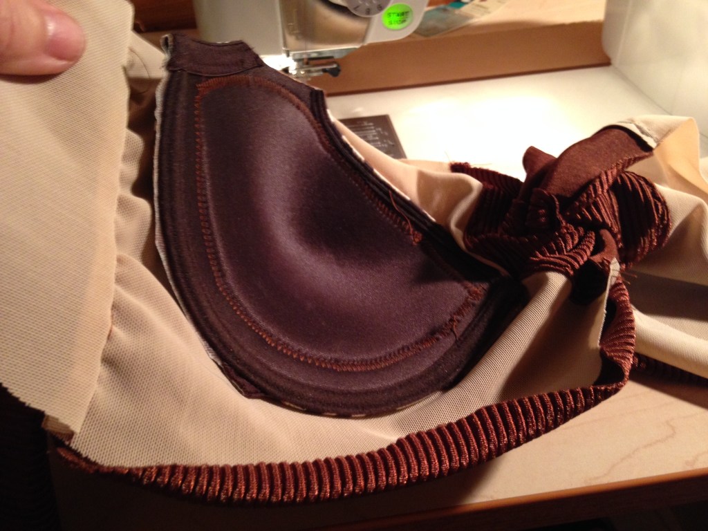 how to add breast support to a swimsuit (2) how to add breast support to a swimsuit (2)