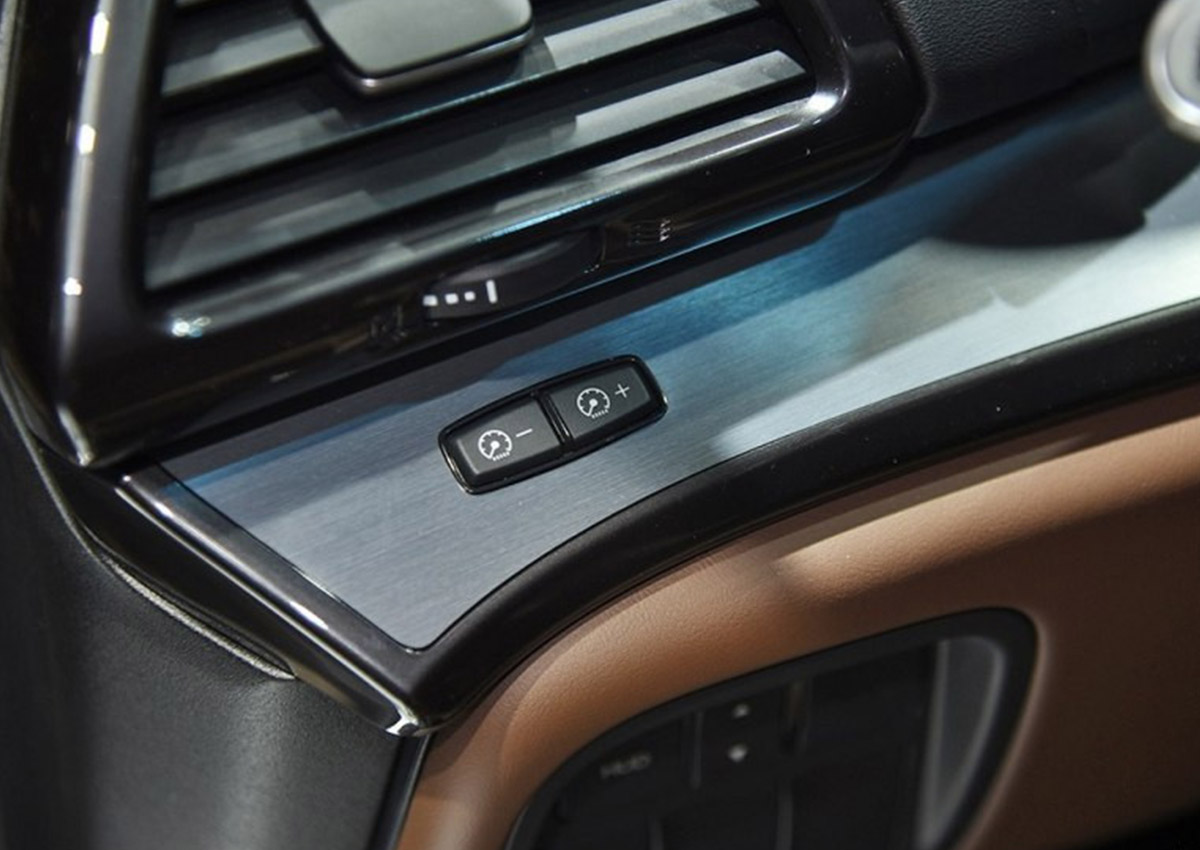Application of brushed anodized aluminum plate in automotive interior 1 Te tono o te pereti konumohe anodized paraihia i roto i nga motuka motuka 1