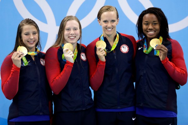 i cili siguron rroba banje për Ekipin Olimpik amerikan 4