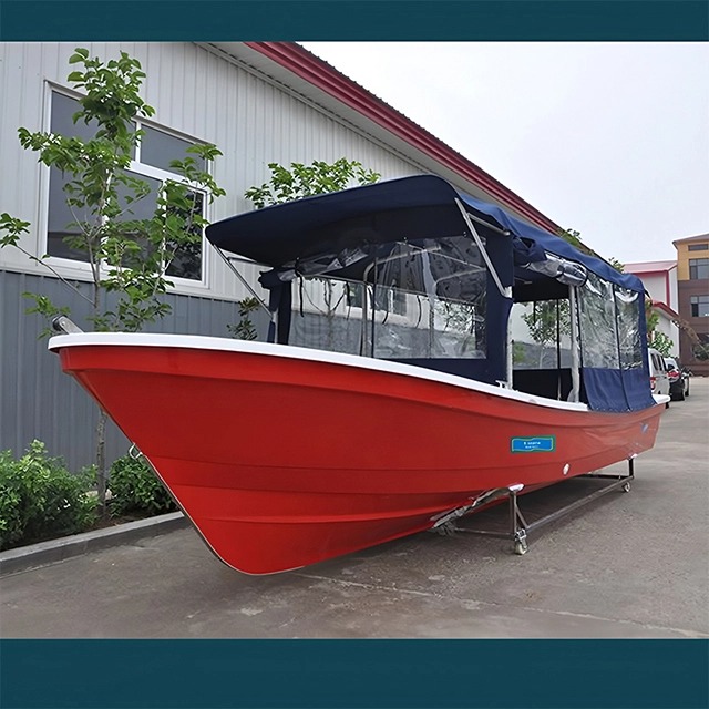 fishing boat with canopy vissersboot met afdak