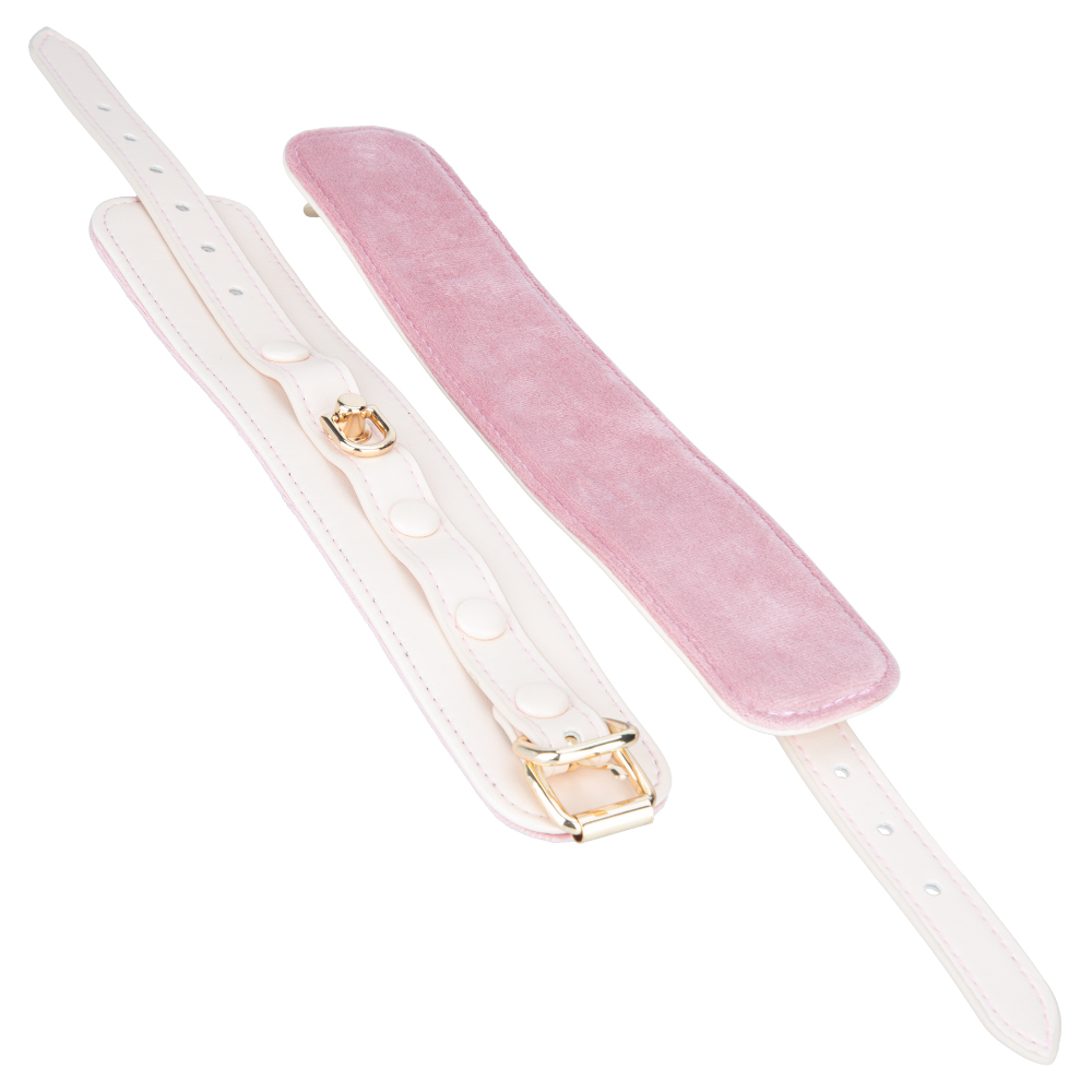 Imbracatura regolabile in pelle PU foderata in peluche rosa crema con set di manette con grillo