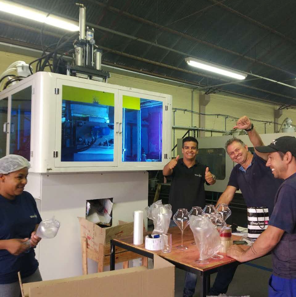 Machine de moulage par soufflage par injection