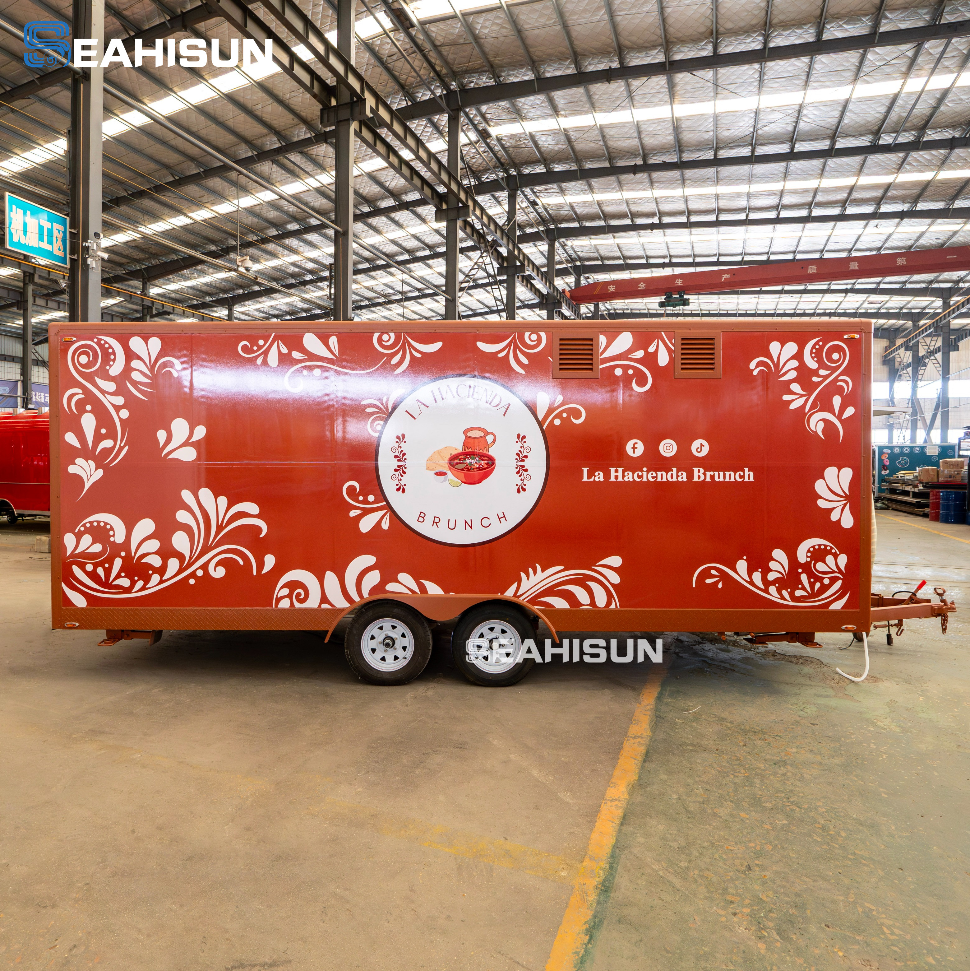 Vista interior de la configuraci&oacute;n de refrigeraci&oacute;n del remolque de alimentos
