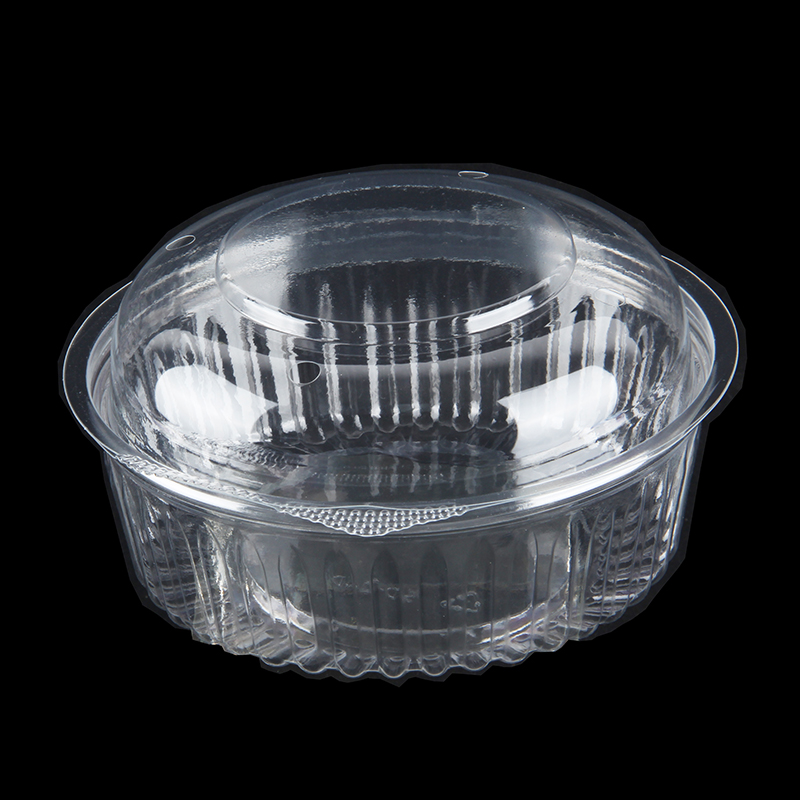 R&eacute;cipient &agrave; dessert transparent &agrave; couvercle rabattable affichant une int&eacute;grit&eacute; structurelle sans danger pour les aliments sur un comptoir de pr&eacute;paration