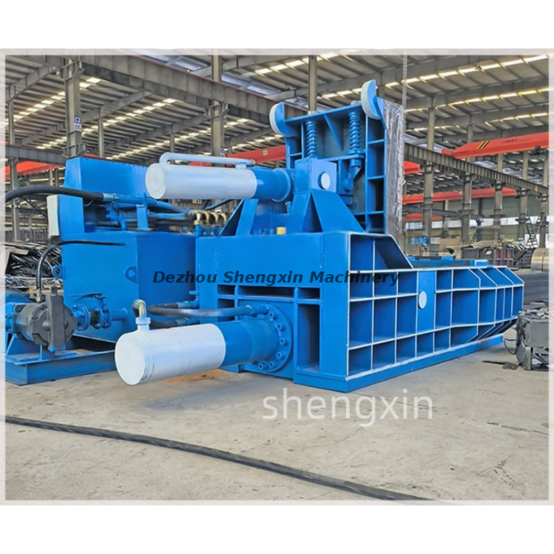 Hydraulick&yacute; lis na kov o hmotnosti 125 tun